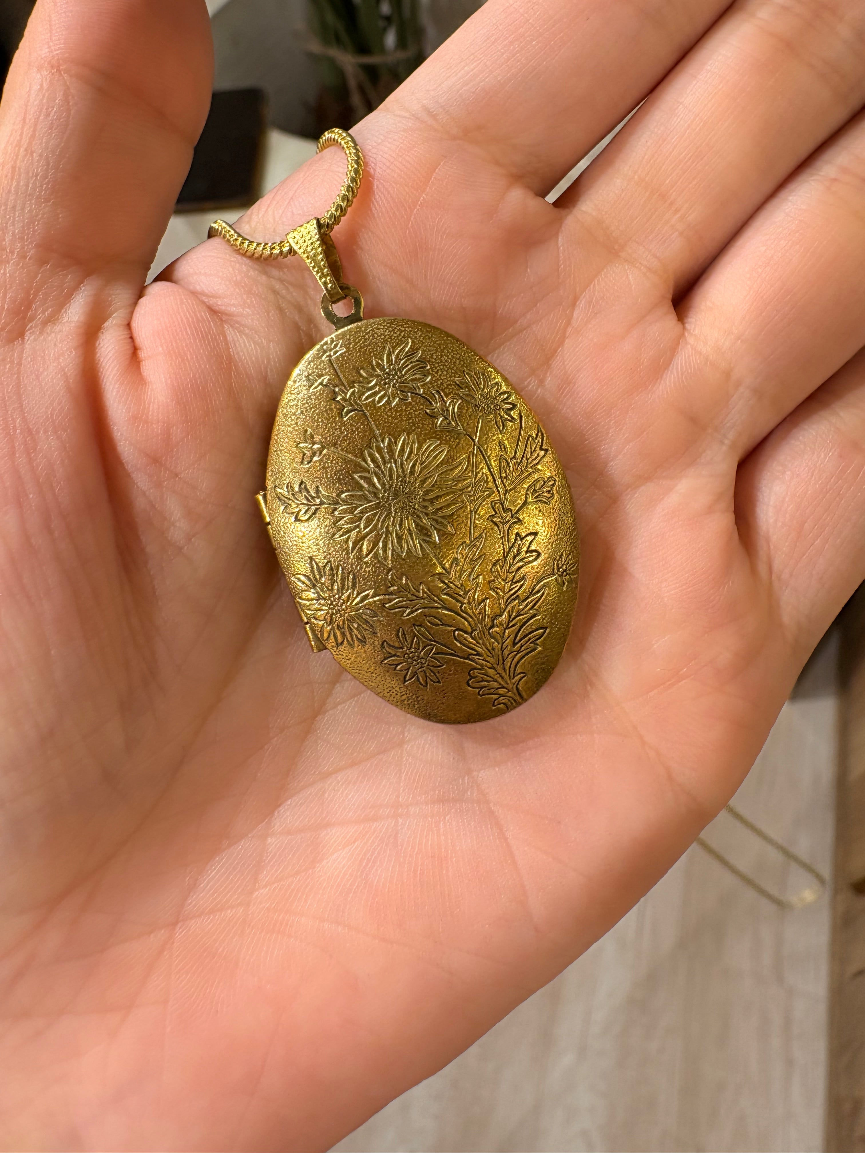 Victorian floral pendant
