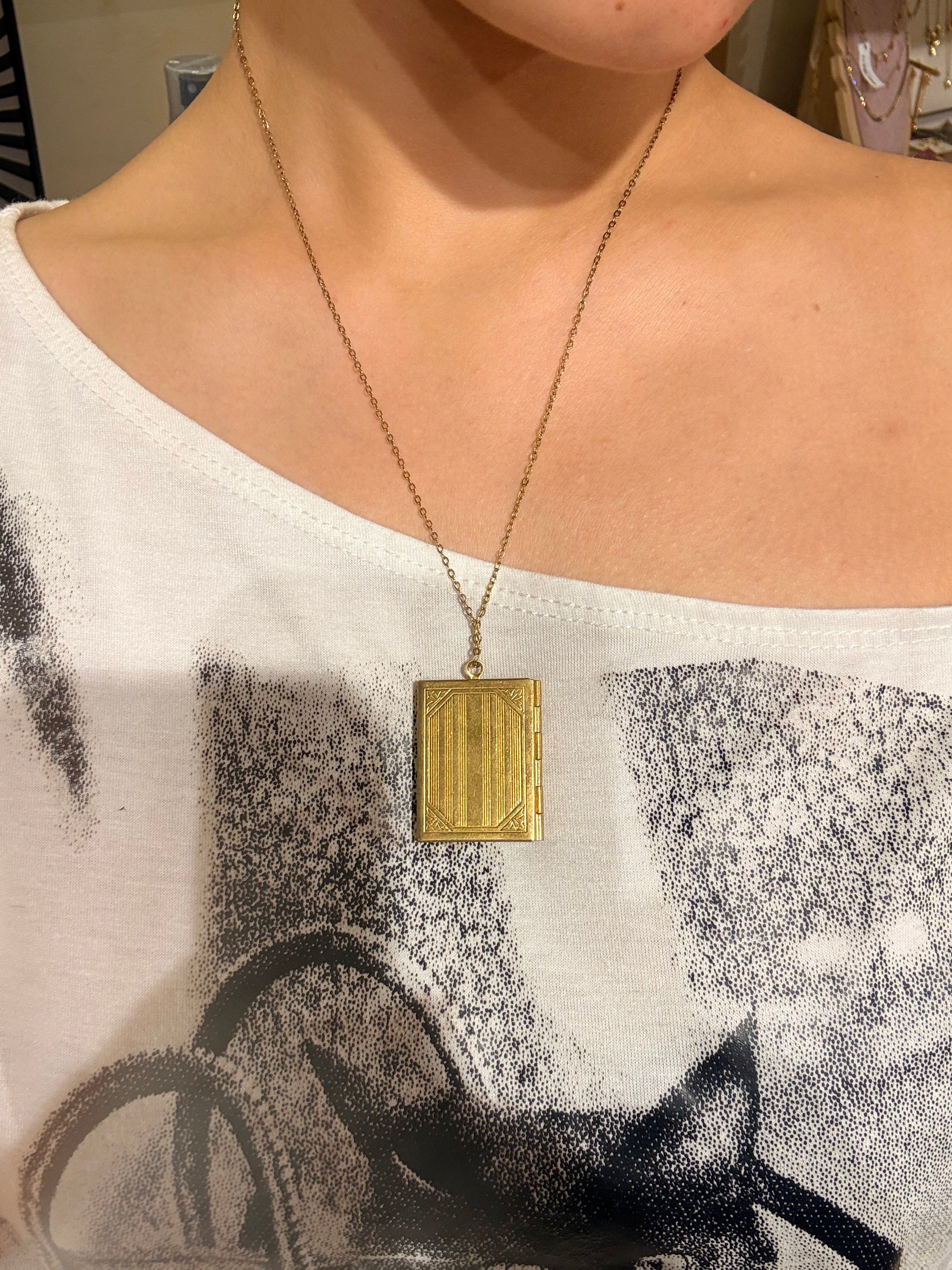 Book Victorian pendant