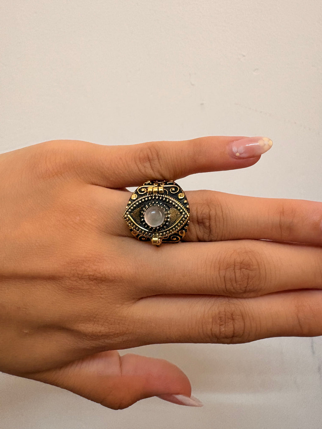 Poision ring