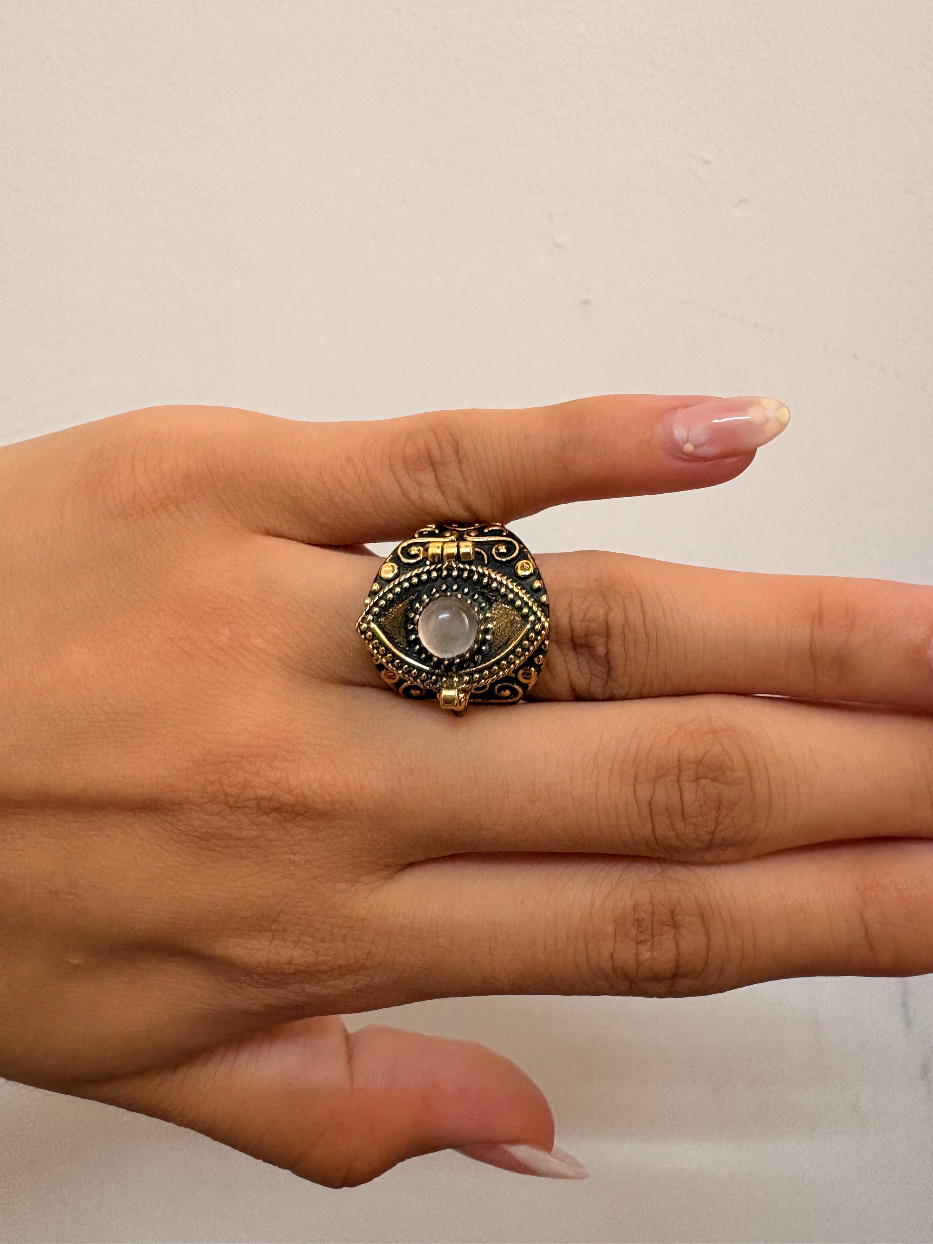 Poision ring