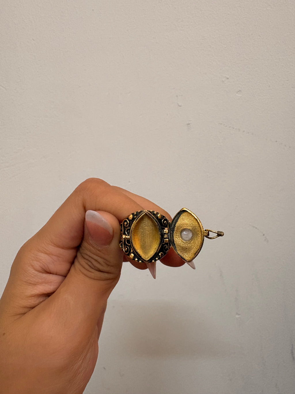Poision ring