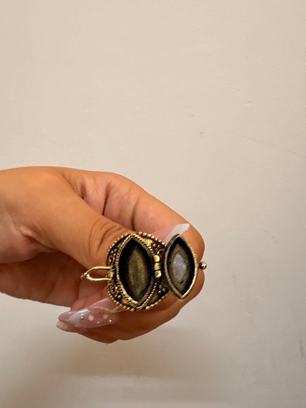 Poision ring