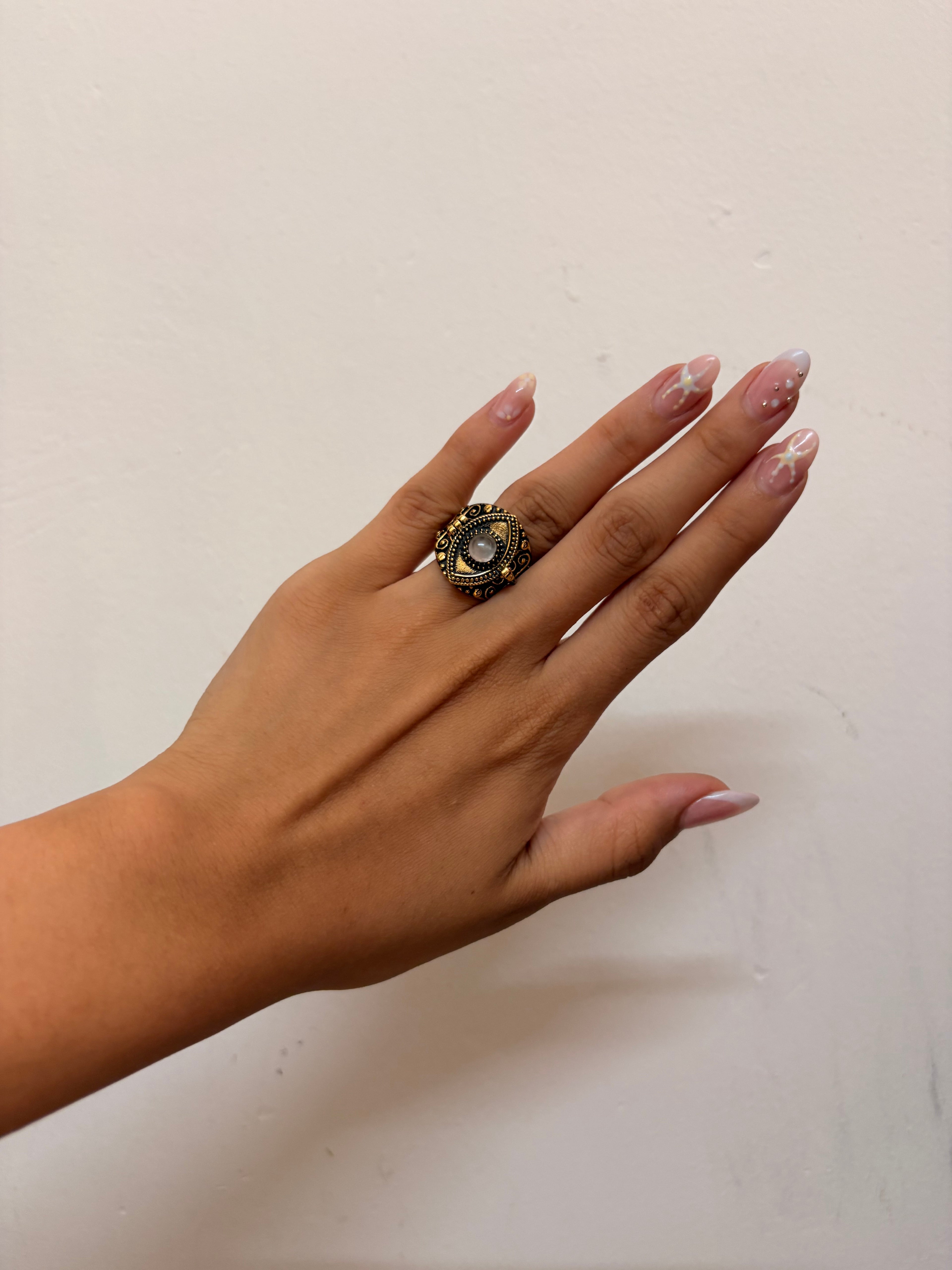 Poision ring