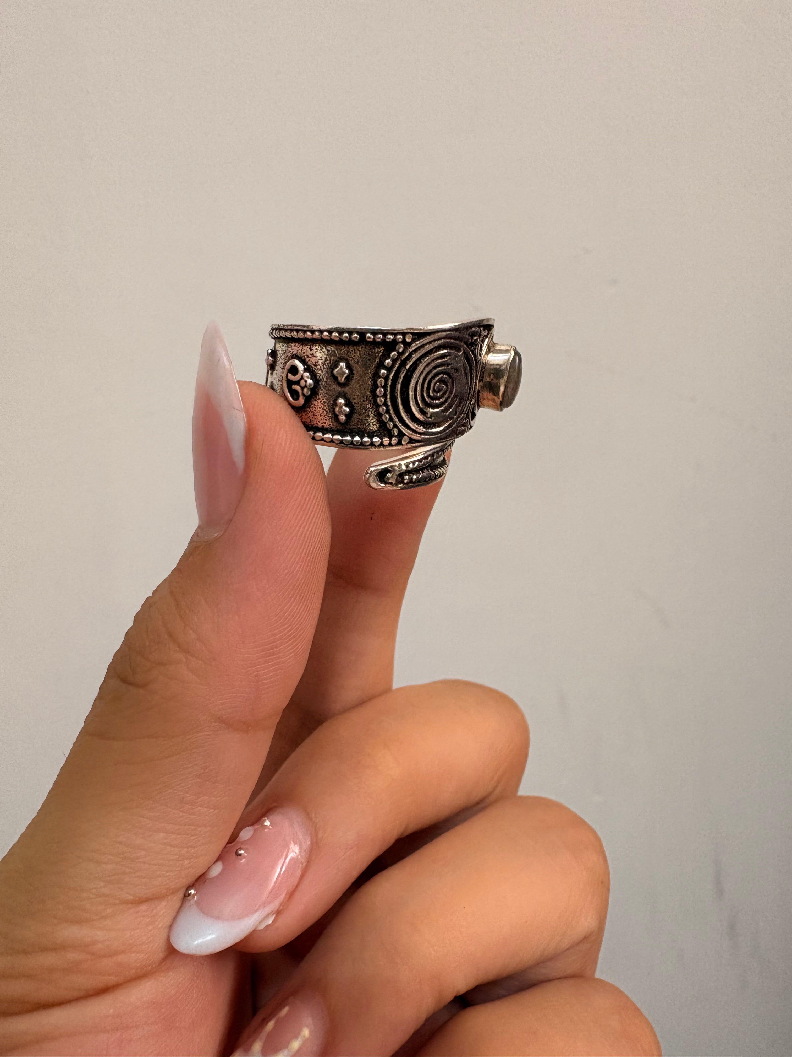 Spiral ring