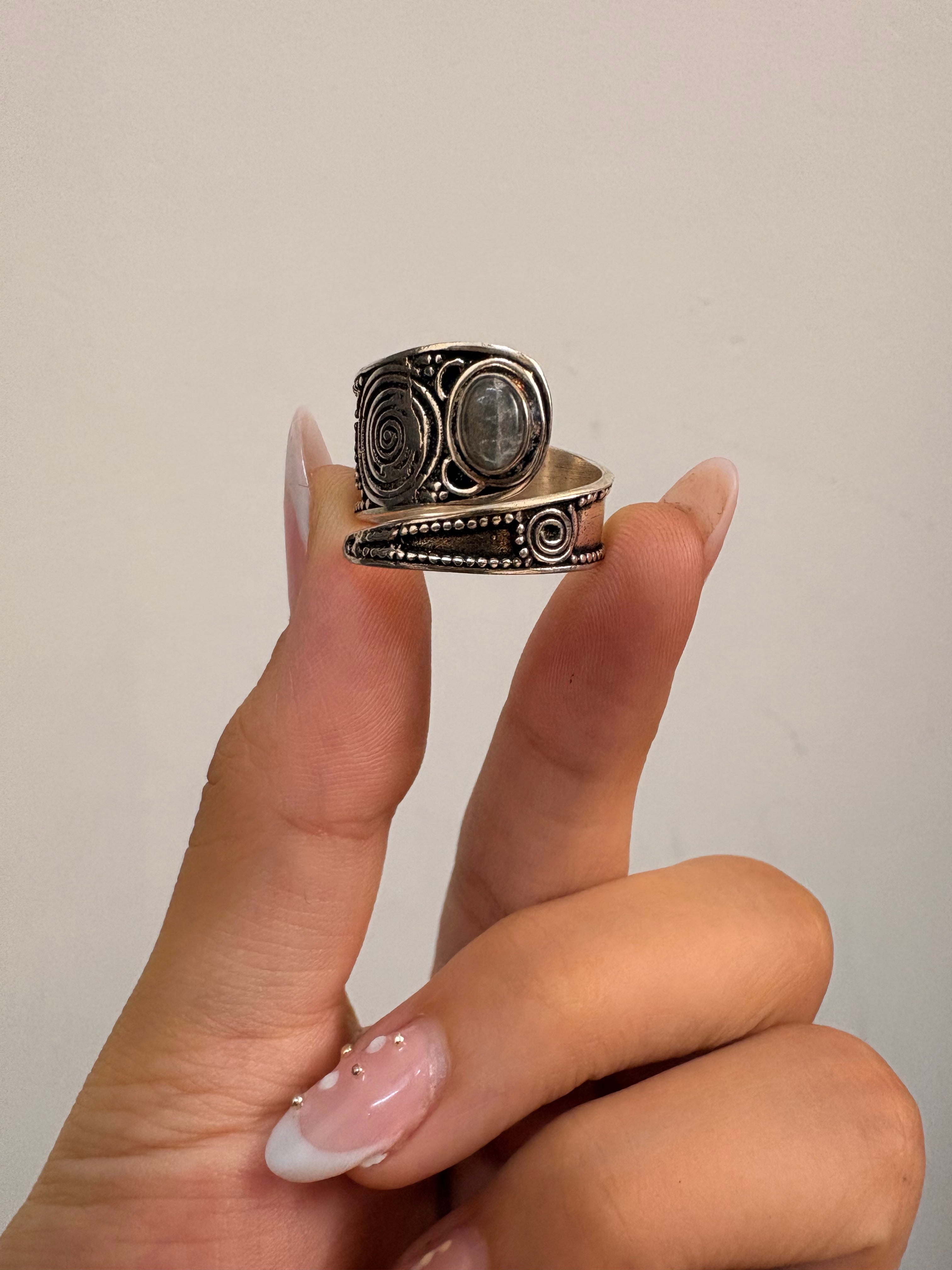 Spiral ring