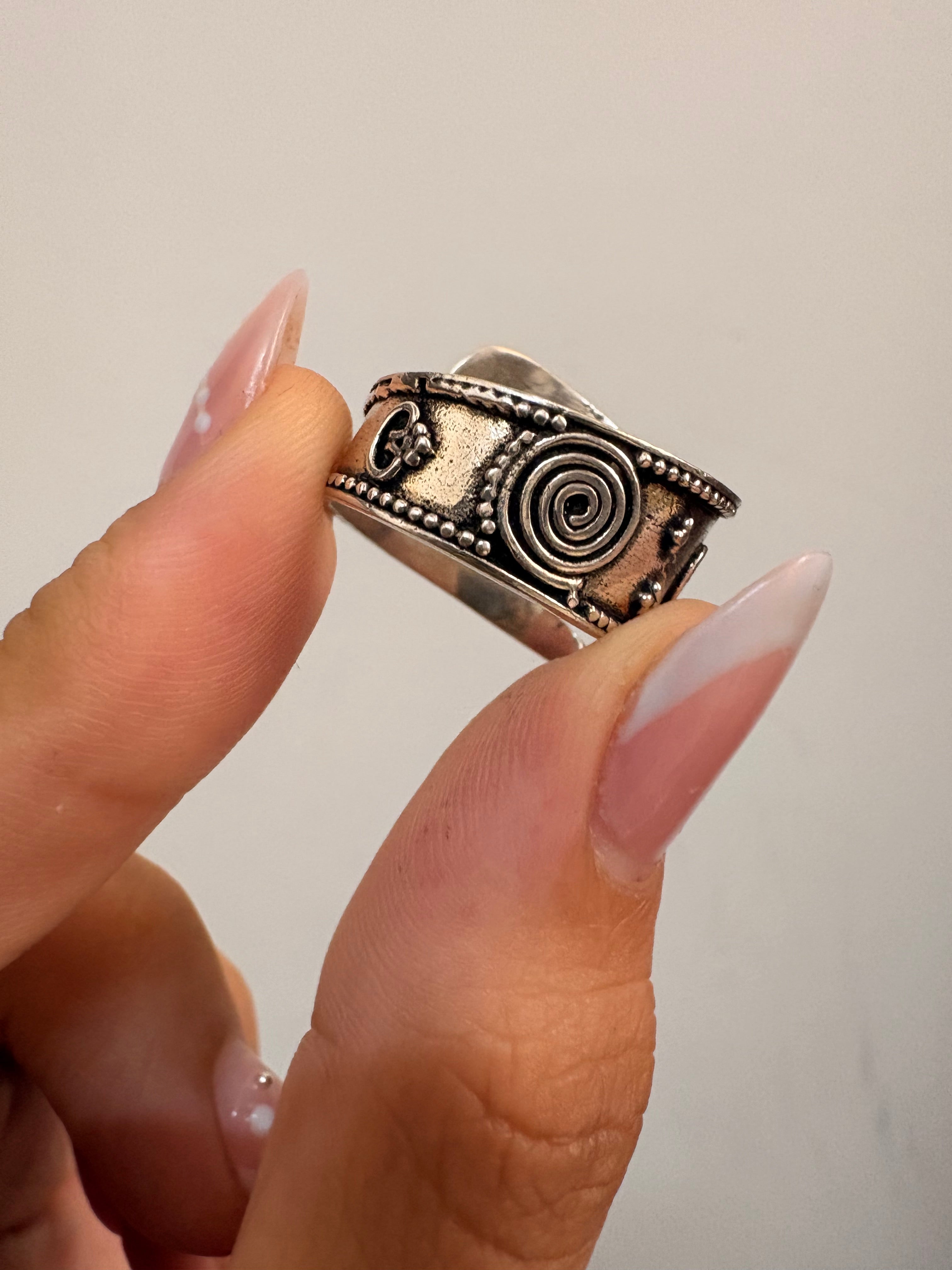 Spiral ring