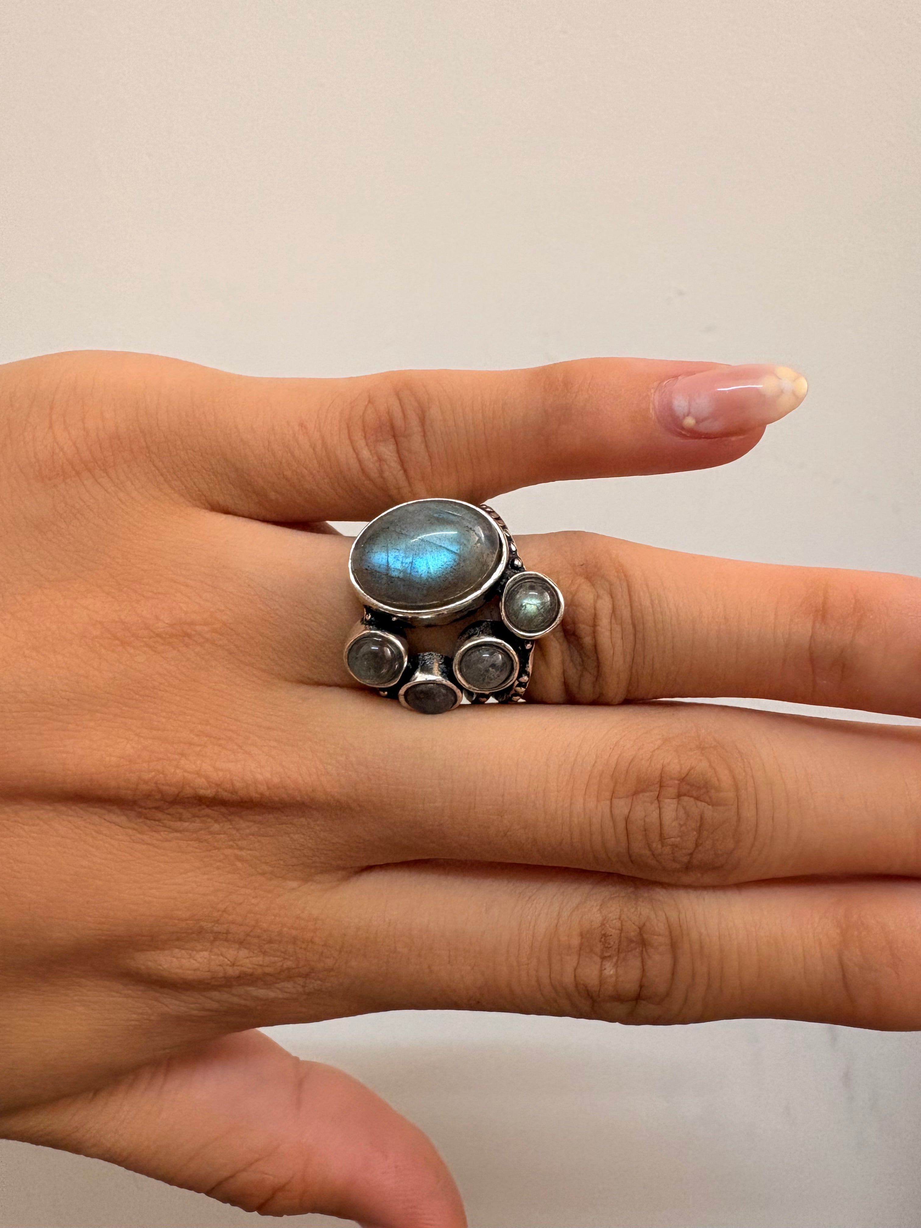 5 stones rings