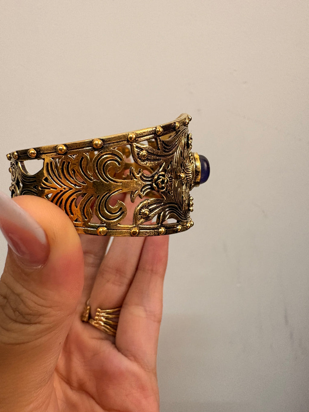 Celestial hand cuff