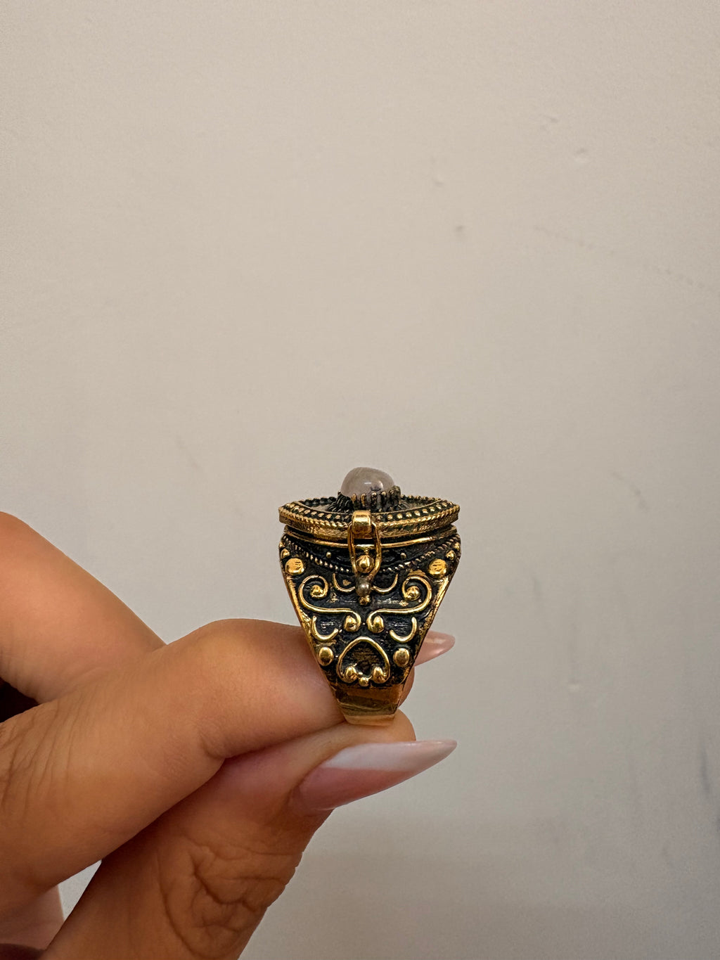 Poision ring