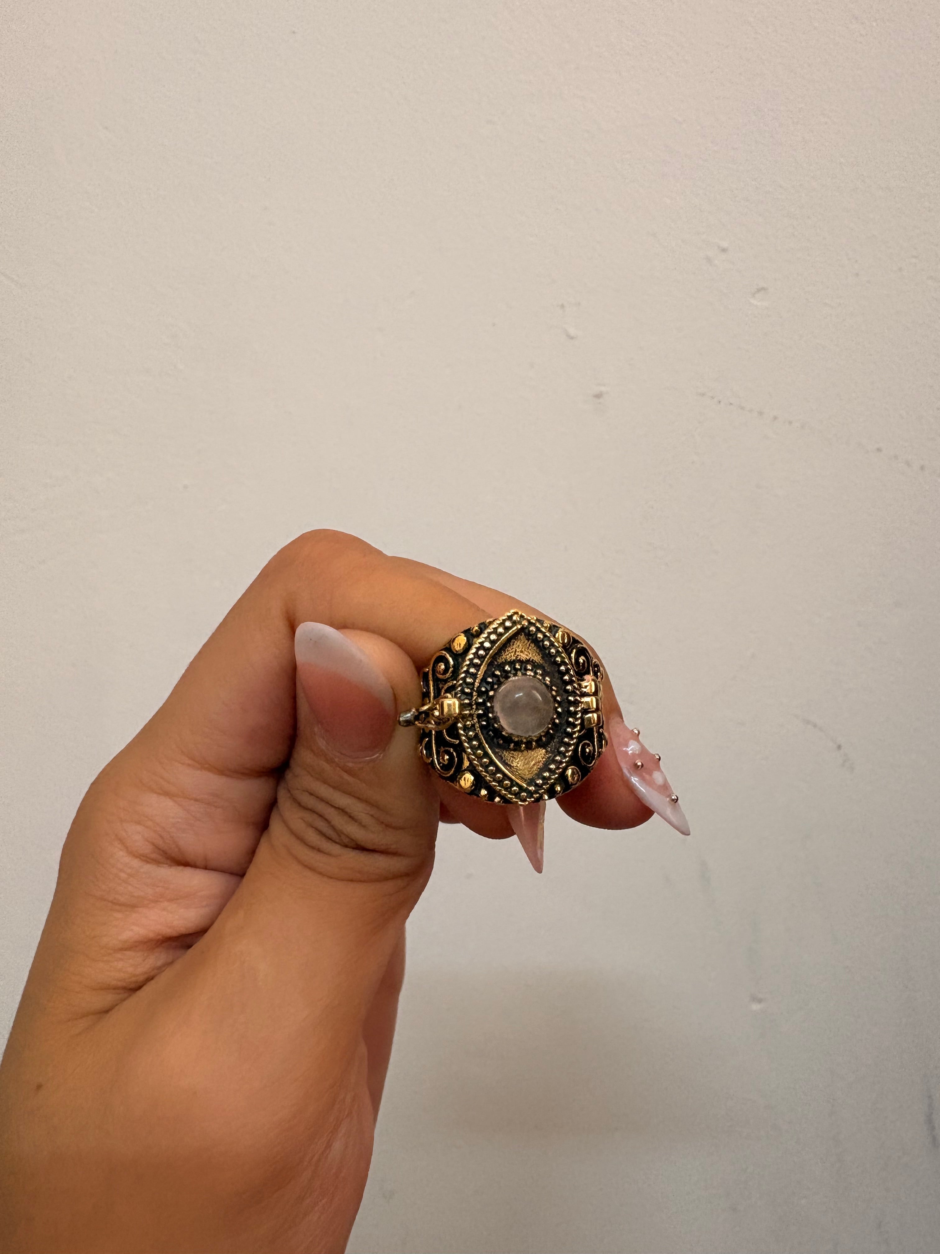 Poision ring