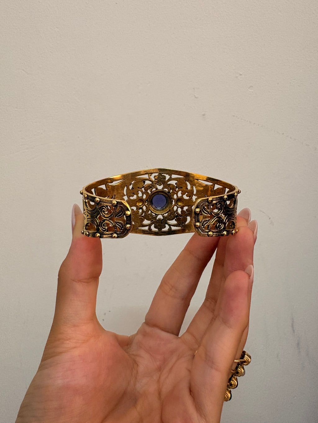 Celestial hand cuff