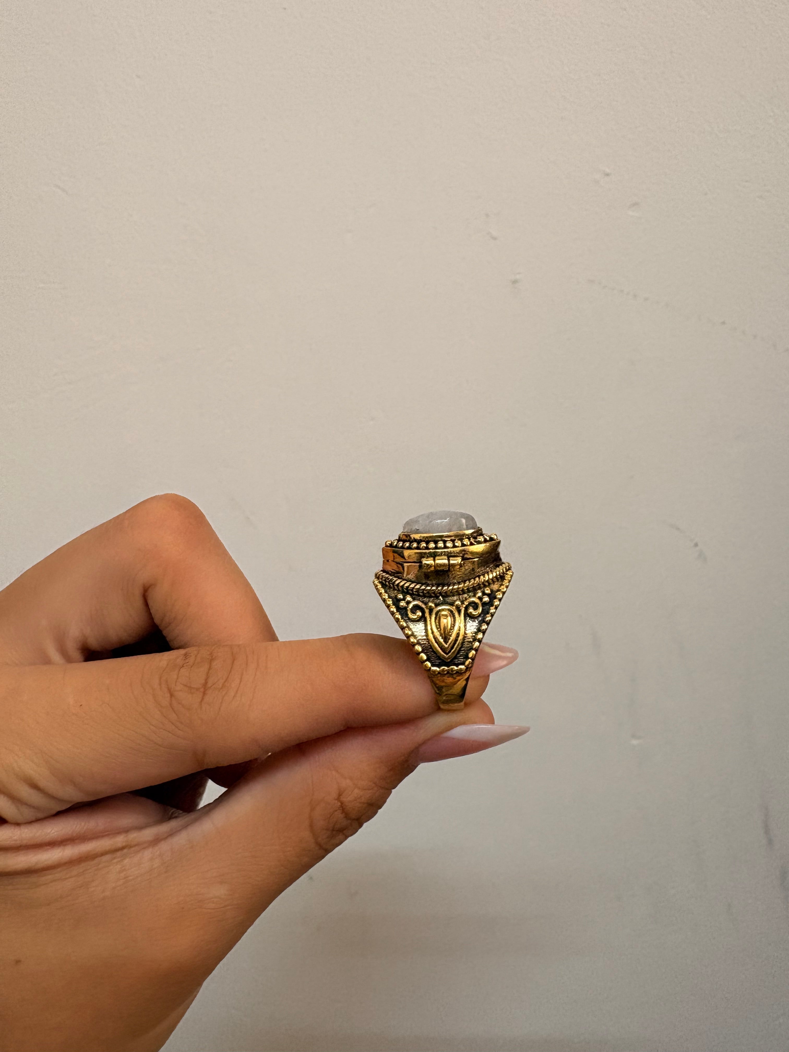 Poision ring