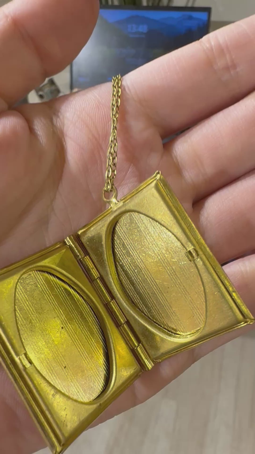 Book Victorian pendant